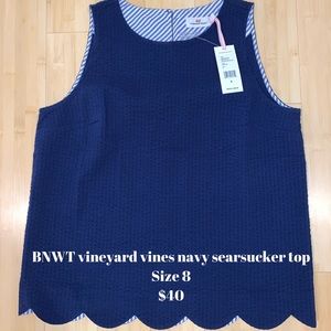 Vineyard vines navy seersucker top. Size 8